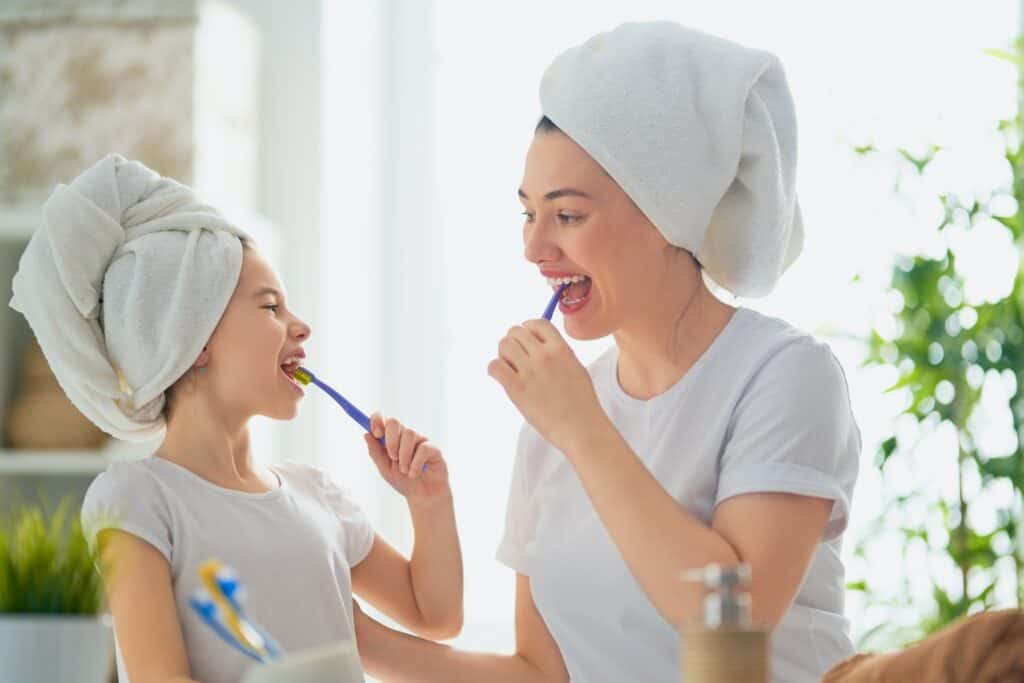What is the Best Toothbrushing Technique for me? 1 toothbrushing-technique mother and daughter