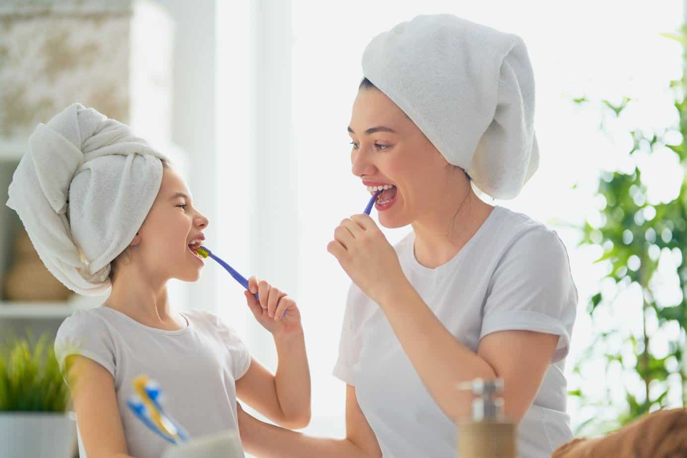 toothbrushing-technique mother and daughter