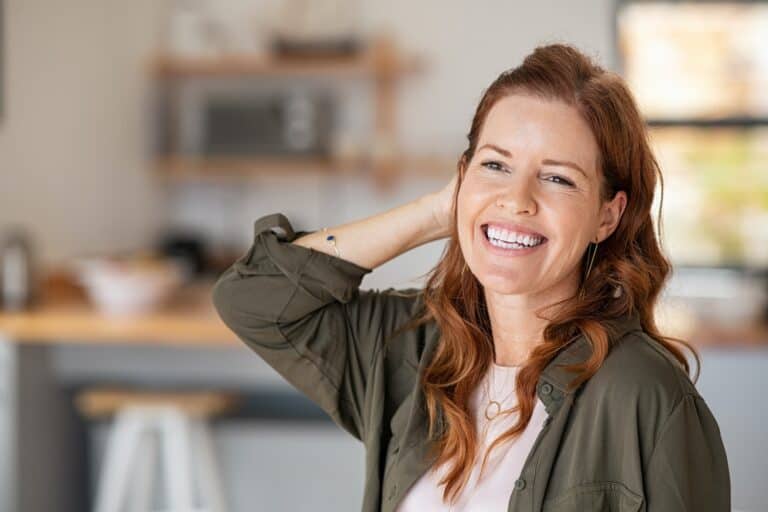 red hair woman smilling confident